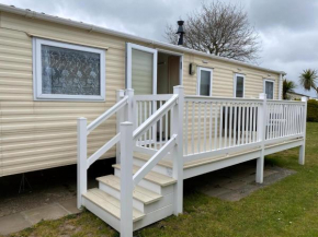 Stunning Caravan At Cherry Tree Holiday Park In Norfolk, Sleeps 8 Ref 70529C